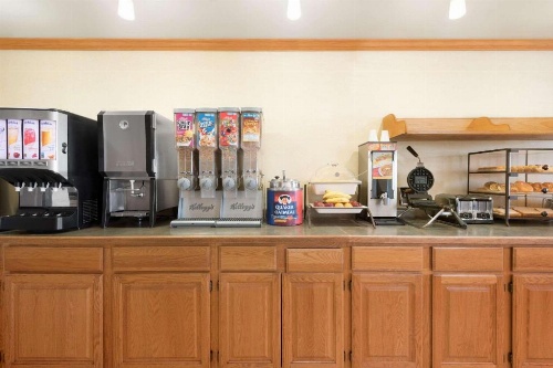 Country Inn & Suites by Radisson, Milwaukee Airport, WI image 19