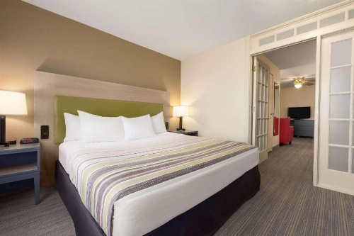 Country Inn & Suites by Radisson, Milwaukee Airport, WI image 4
